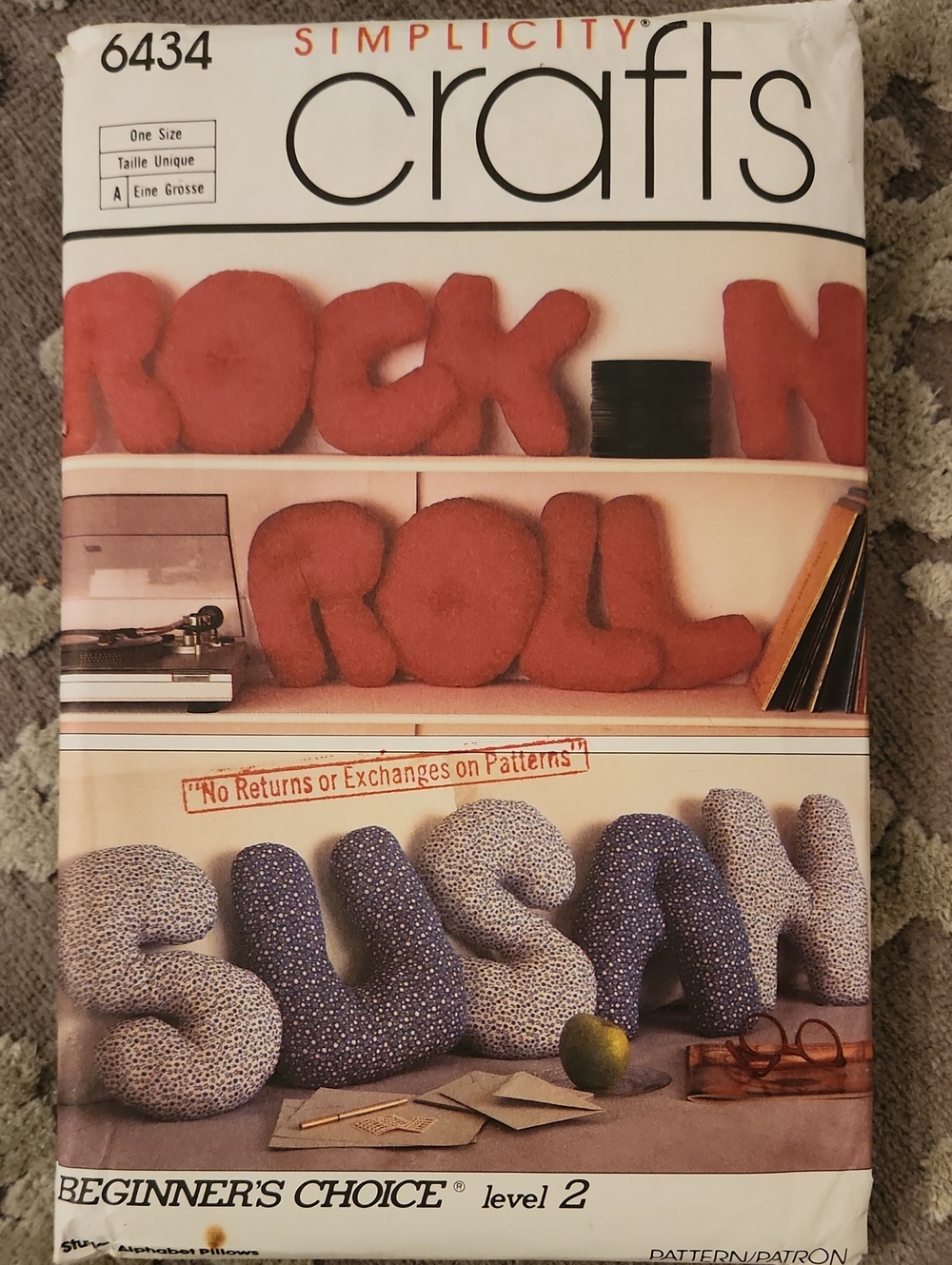 Simplicity crafts pattern 6434 one size Beginner's choice - Alphabet Pillows